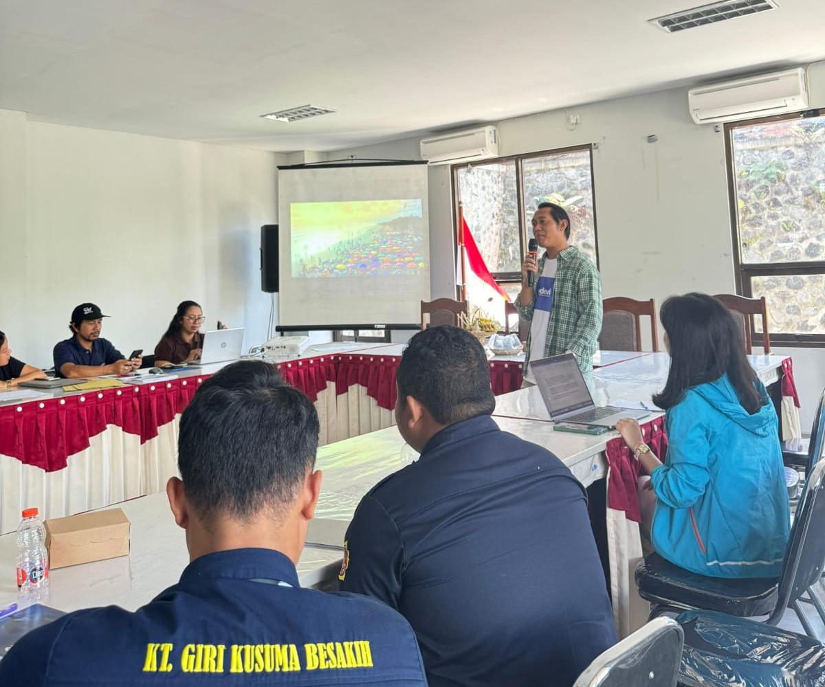 gambar kegiatan pelatihan pemasaran produk desa wisata berbasis digital di Desa Besakih